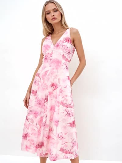 Różowa sukienka midi w kwiaty