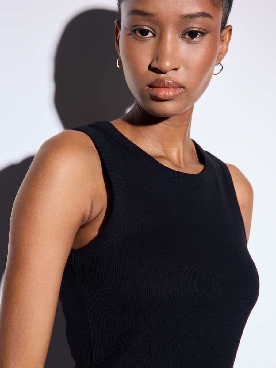 Prążkowany czarny top