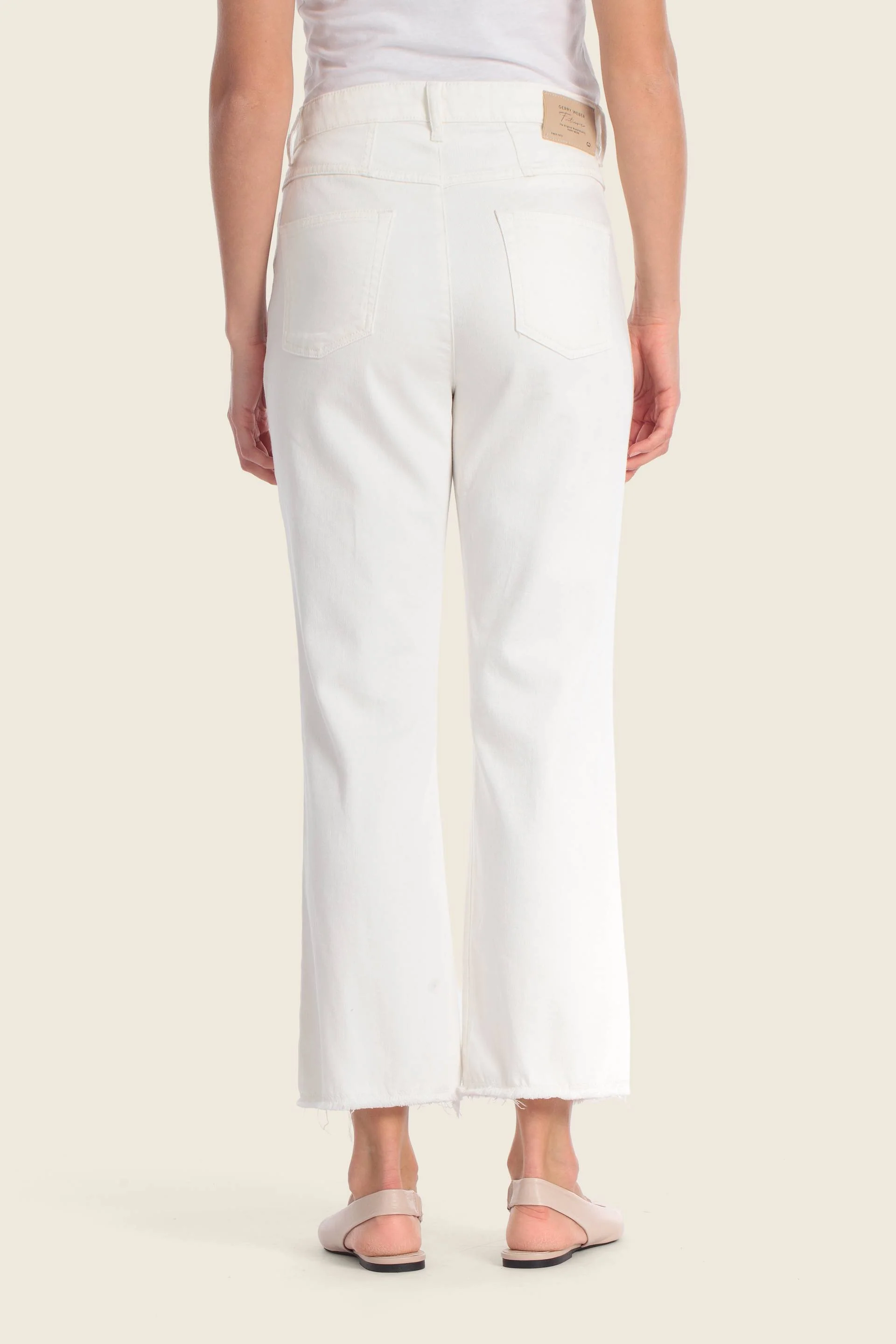 Fünf-Taschen-Hose mit ausgefranstem Saum