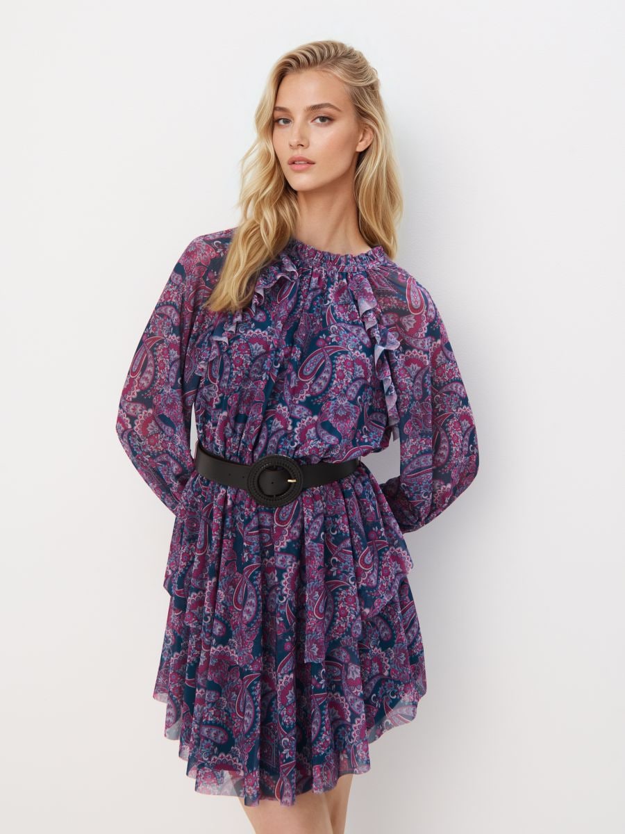 Sukienka mini z paskiem