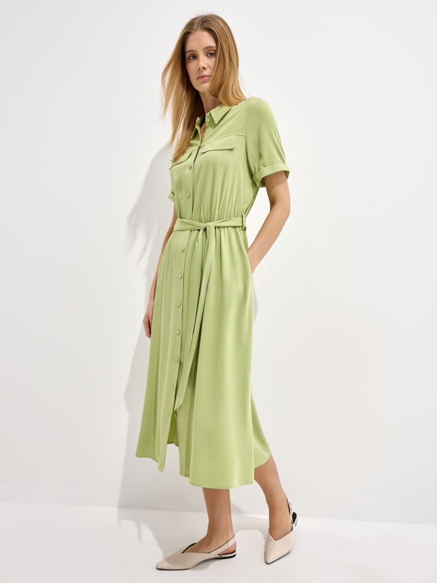 Koszulowa zielona sukienka midi