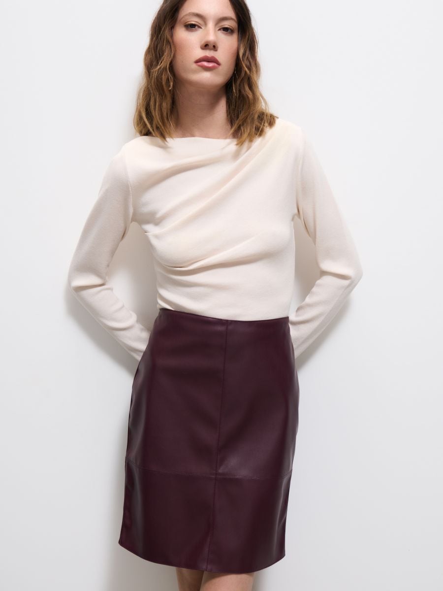 Ołówkowa czarna spódnica mini