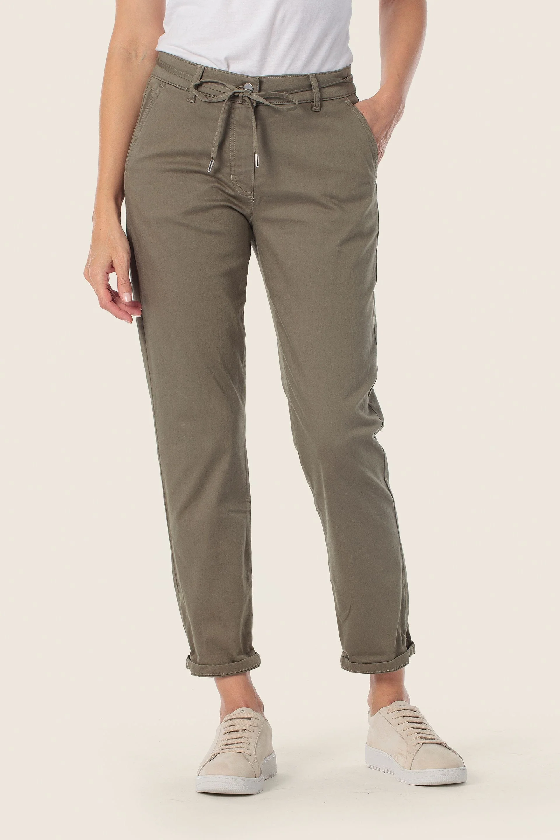 Stoffhose mit Stoffgürtel