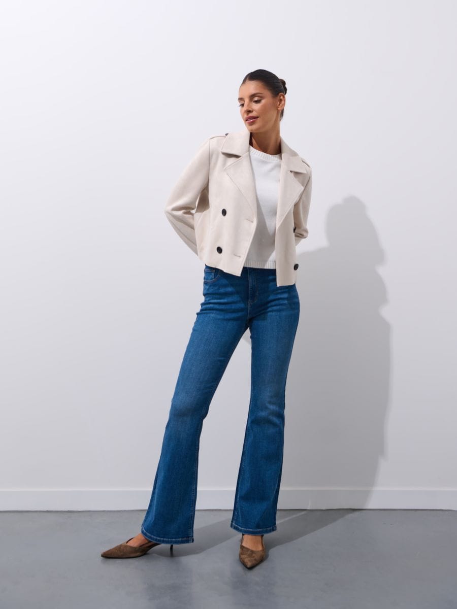 Krótki kremowy trencz