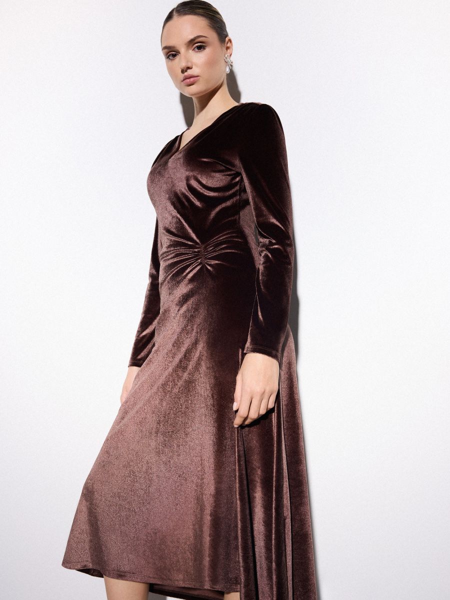 Welurowa sukienka midi