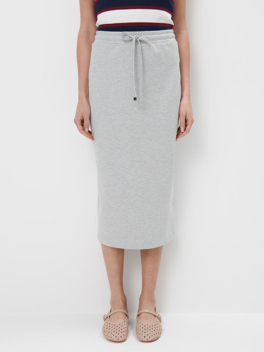 Dzianinowa spódnica midi