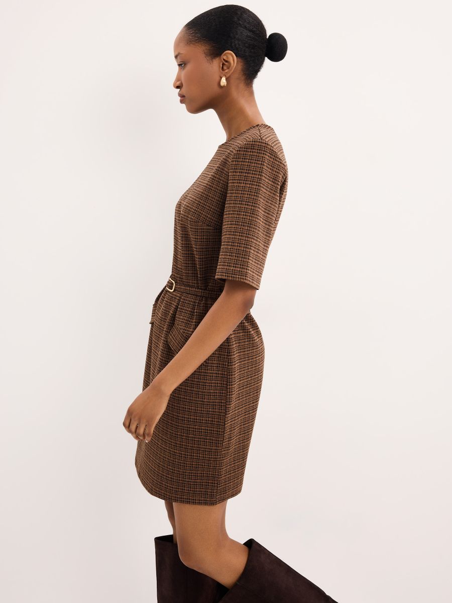 Sukienka mini z paskiem