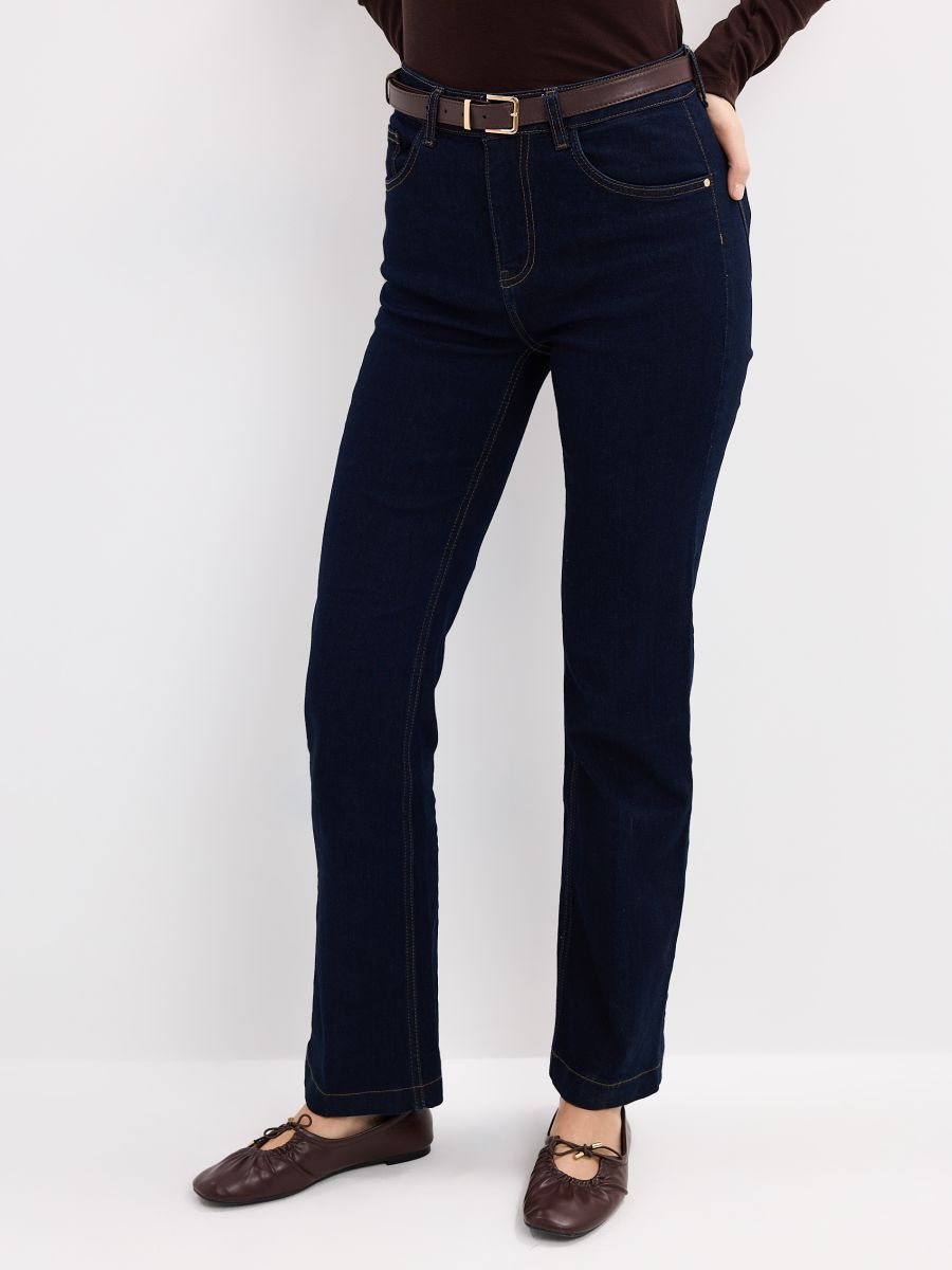 Jeansy bootcut z paskiem