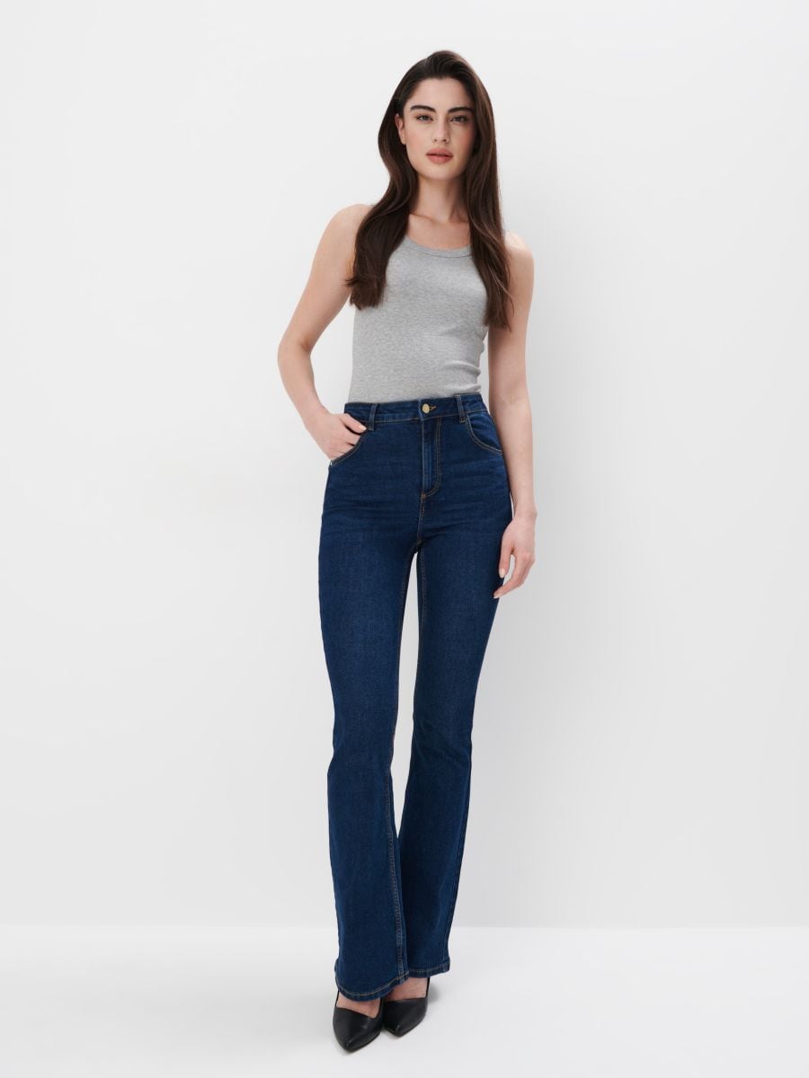 Biały dopasowany top