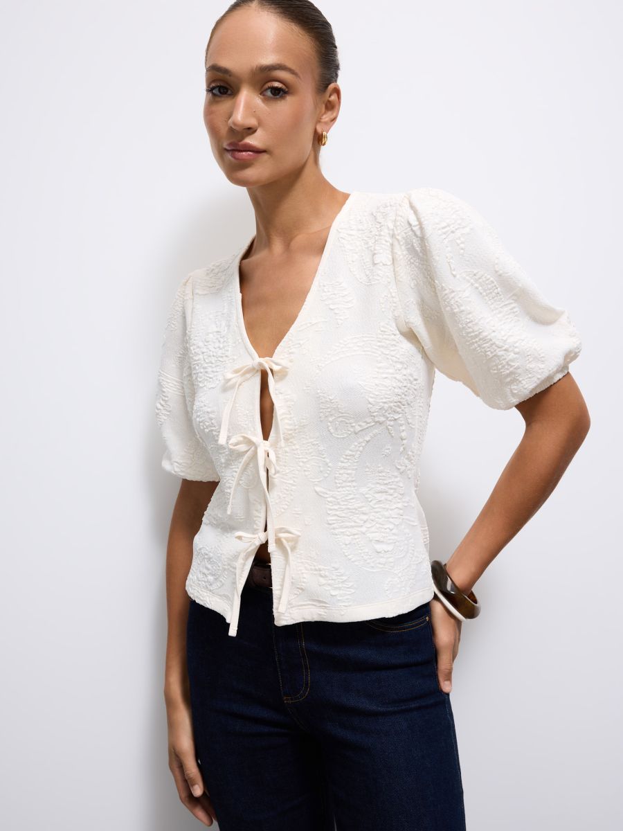 Bluzka z wiązaniami