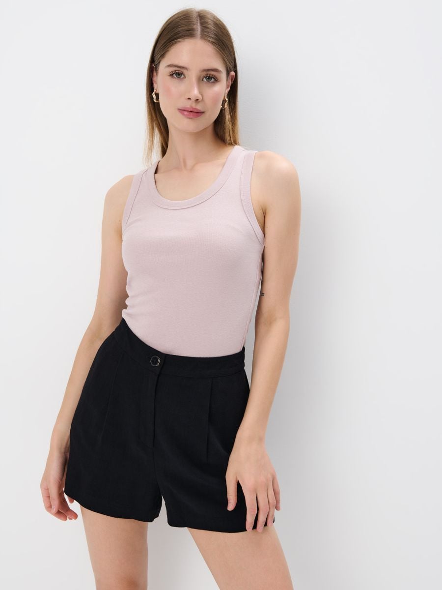 Biały dopasowany top