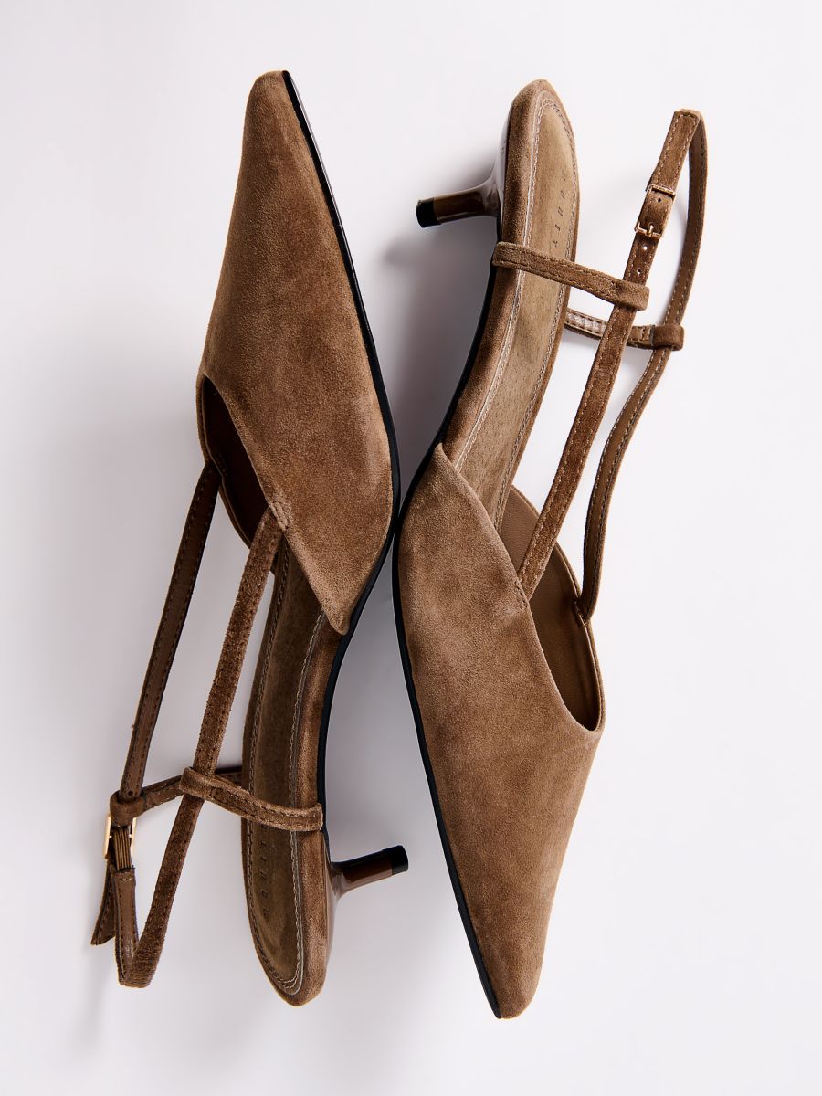 Zamszowe czółenka na szpilce