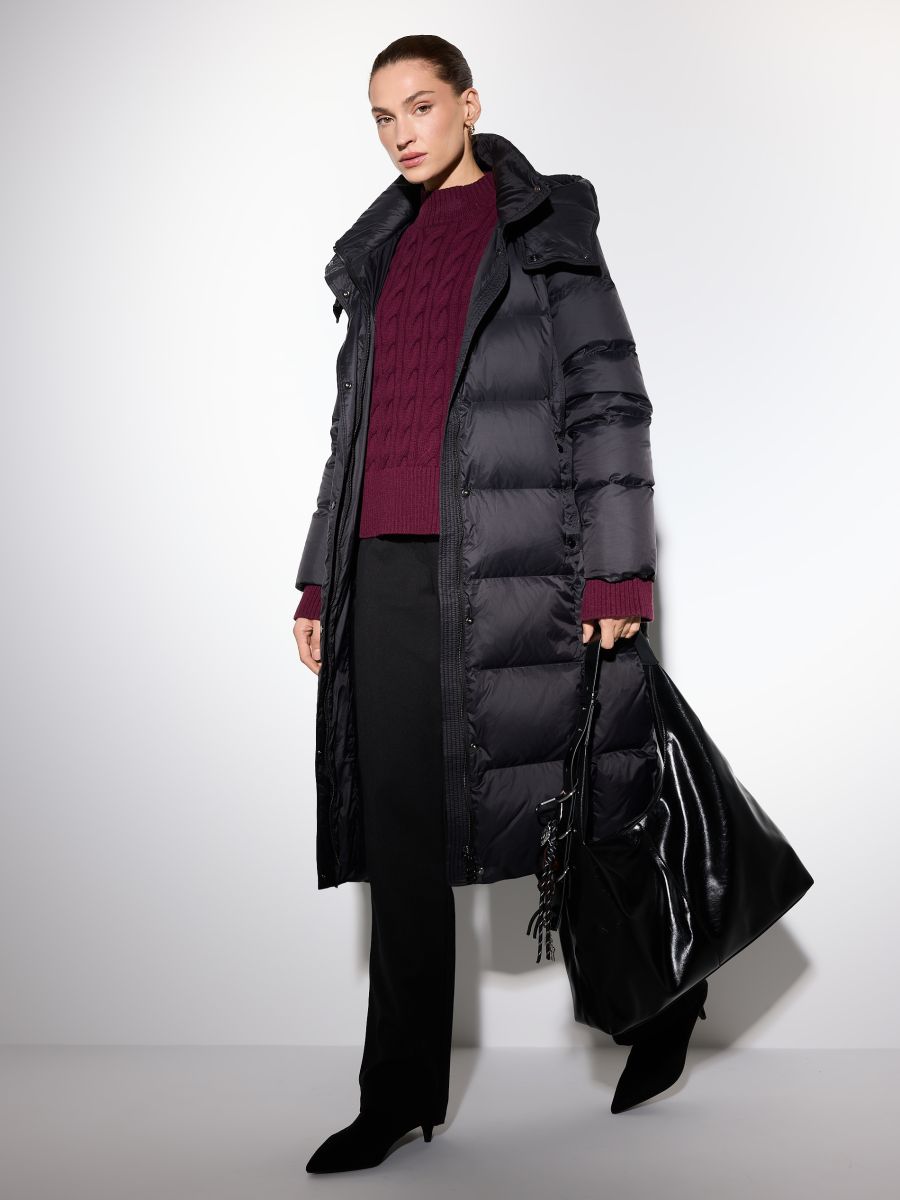 Pikowany płaszcz z naturalnym puchem