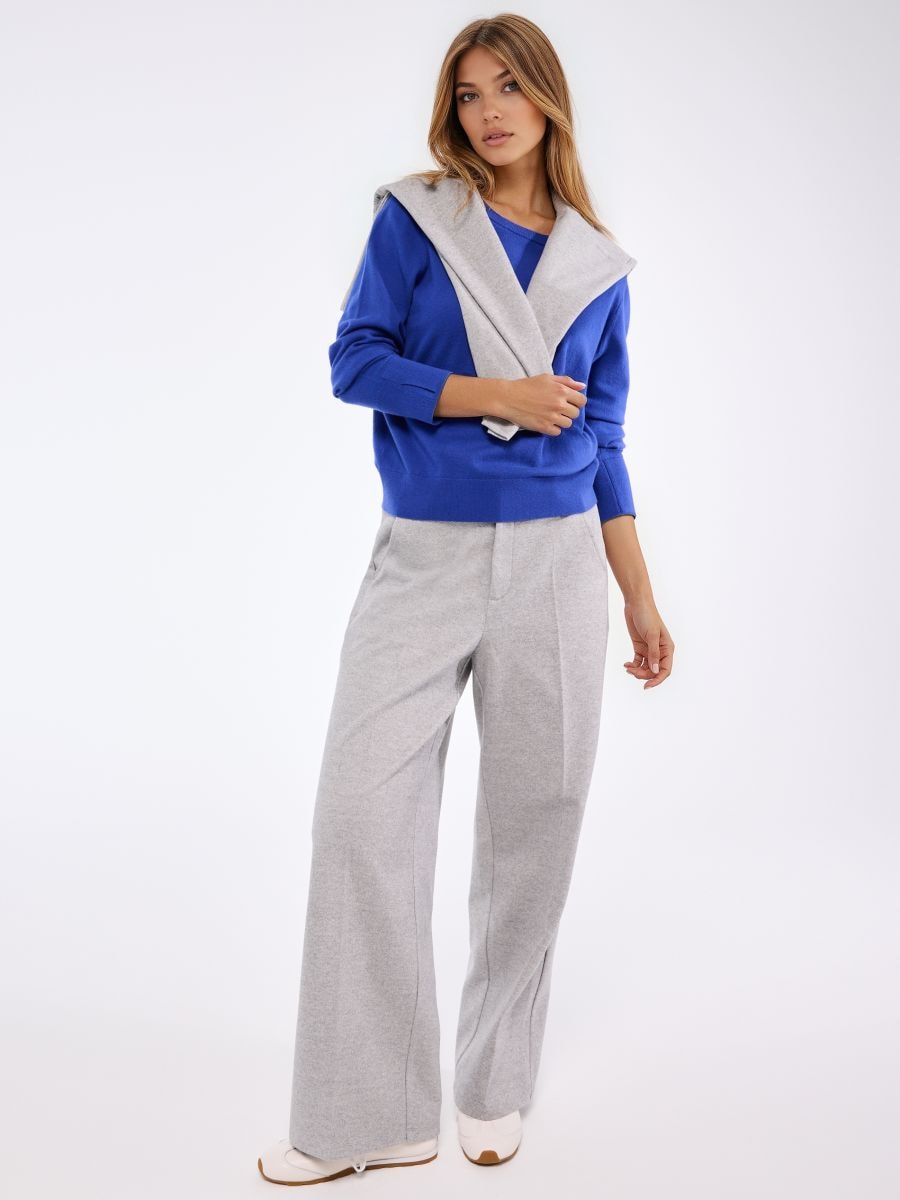 Beżowy sweter basic