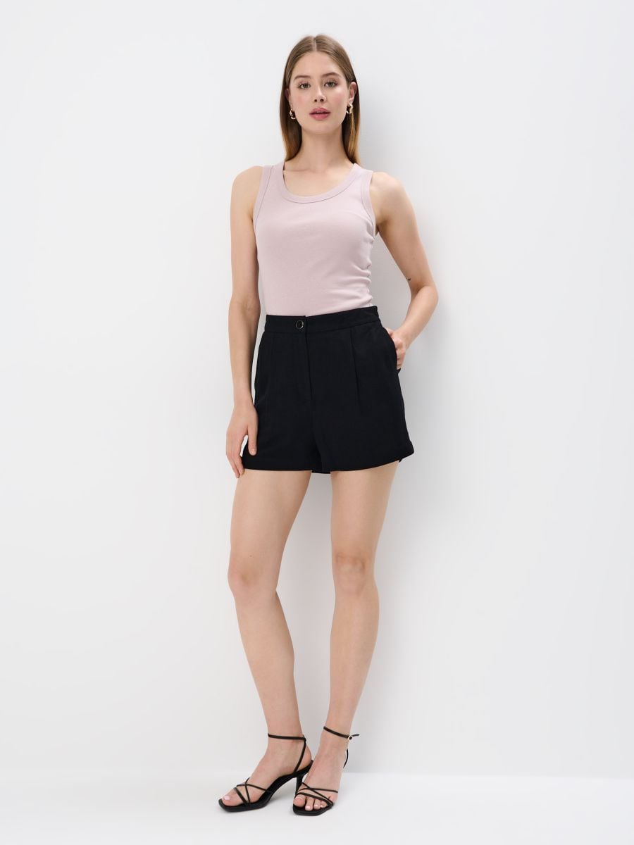 Biały dopasowany top