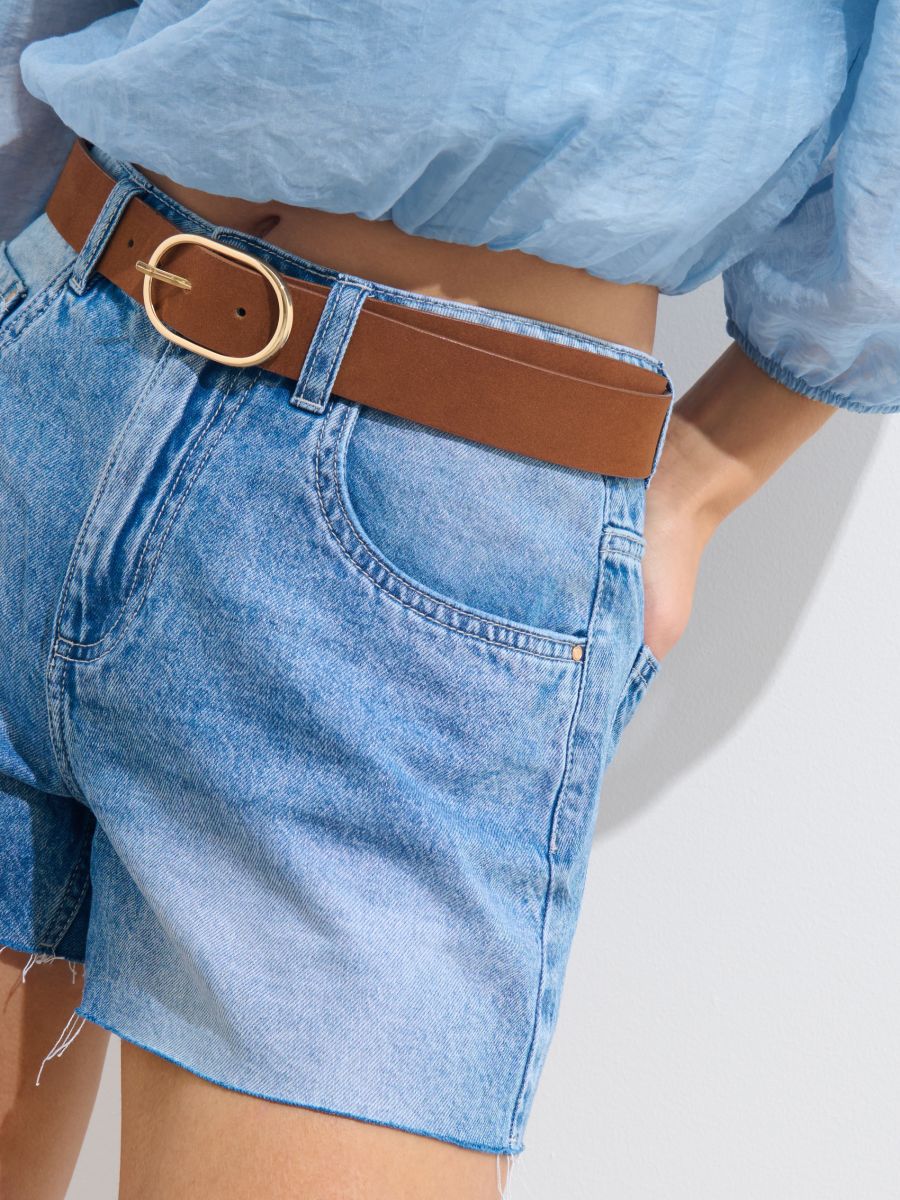 Jeansowe szorty z paskiem