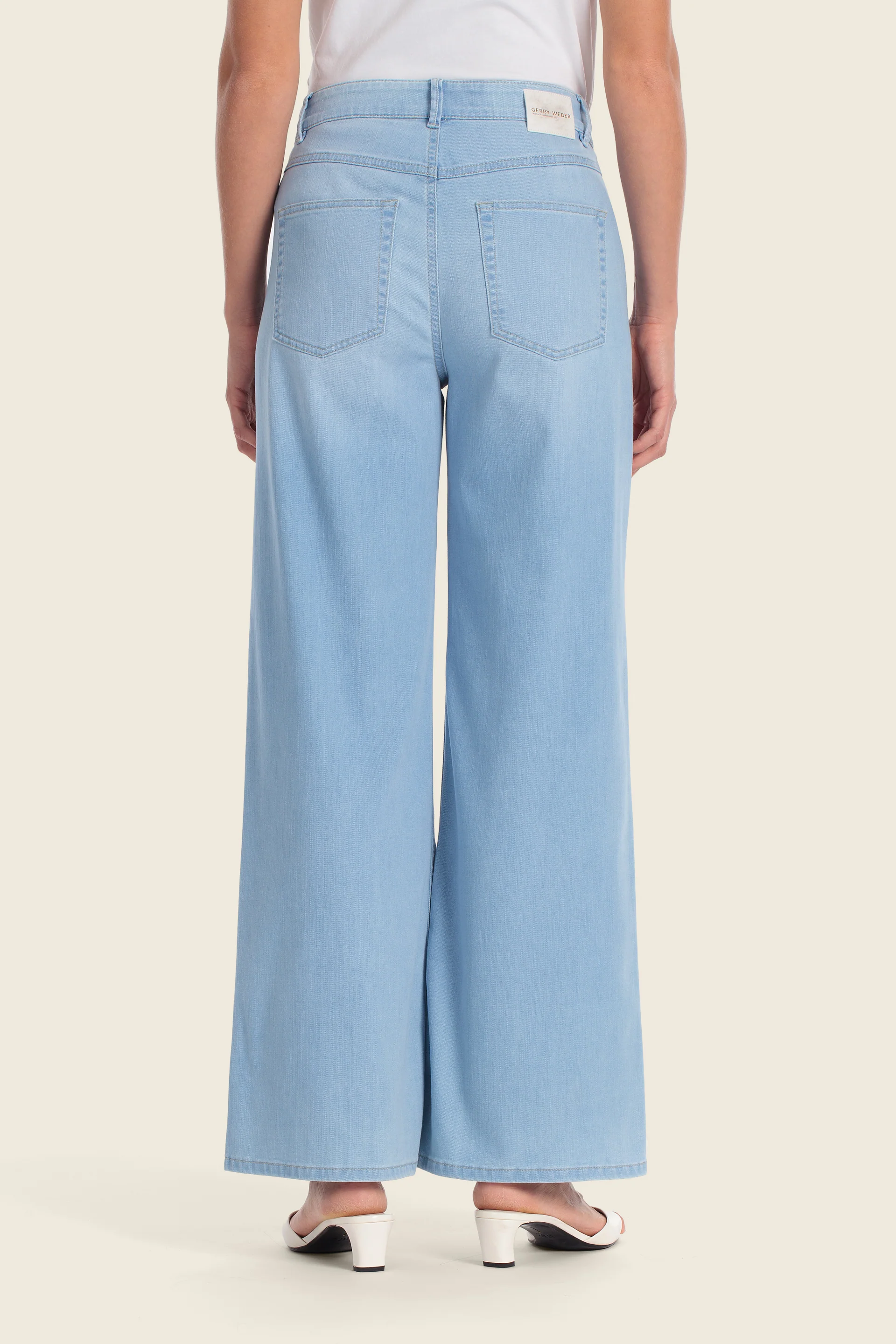 Weit geschnittene Jeans mit sanfter Waschung