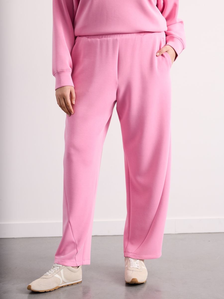 Różowe spodnie dresowe z modalem