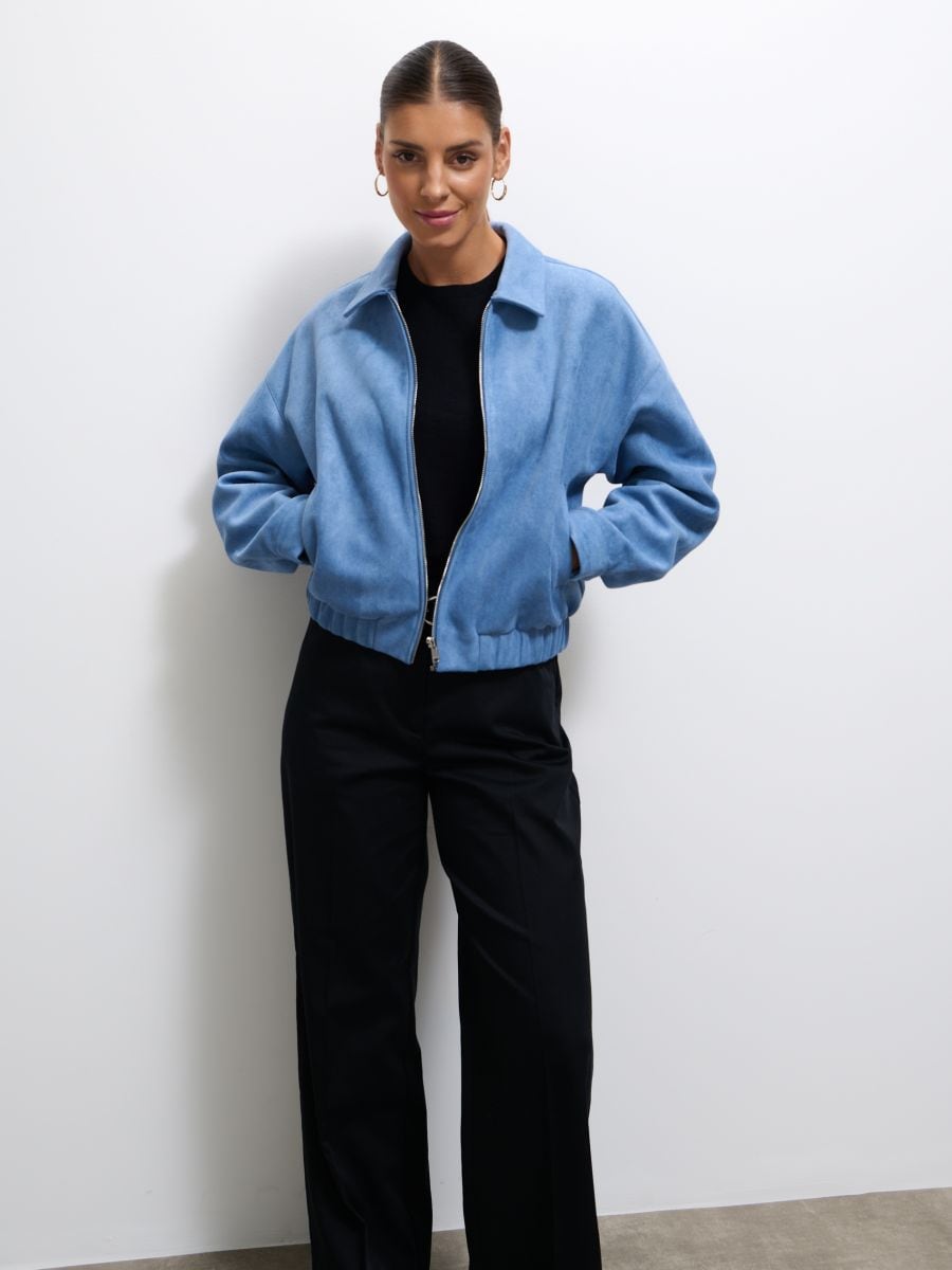 Brązowa kurtka bomber