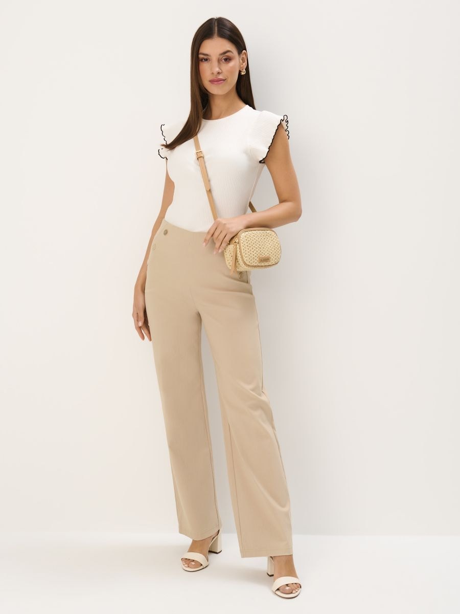 Czarne spodnie z szeroką nogawką