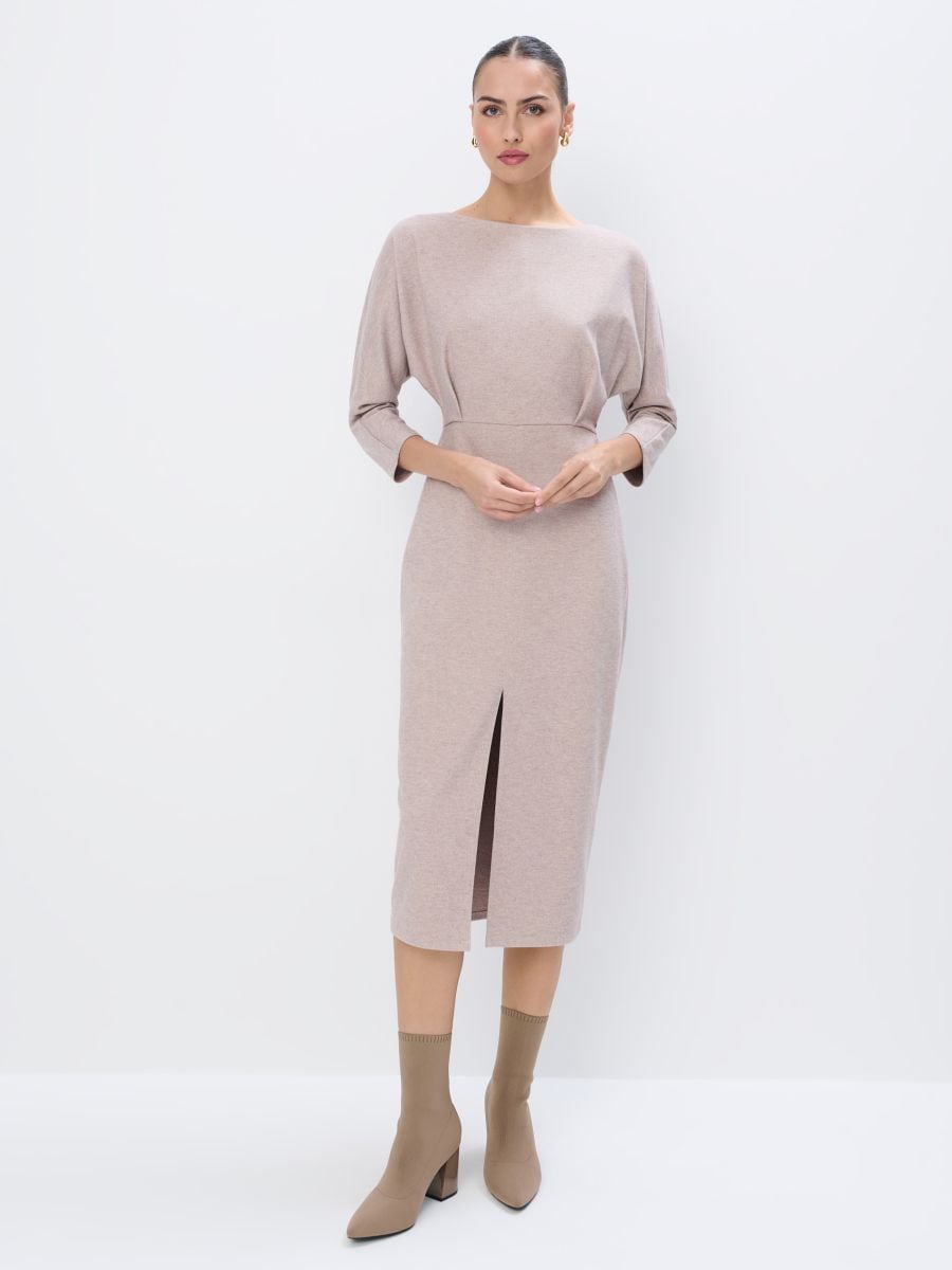 Beżowa sukienka midi