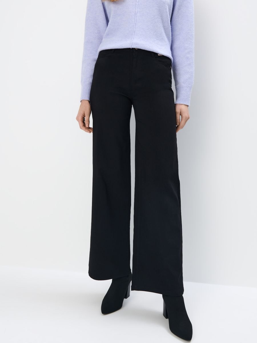 Czarne spodnie z szeroką nogawką