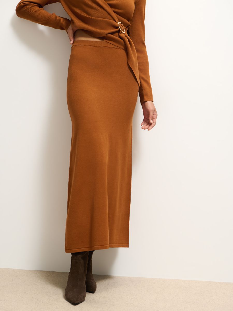 Swetrowa spódnica midi