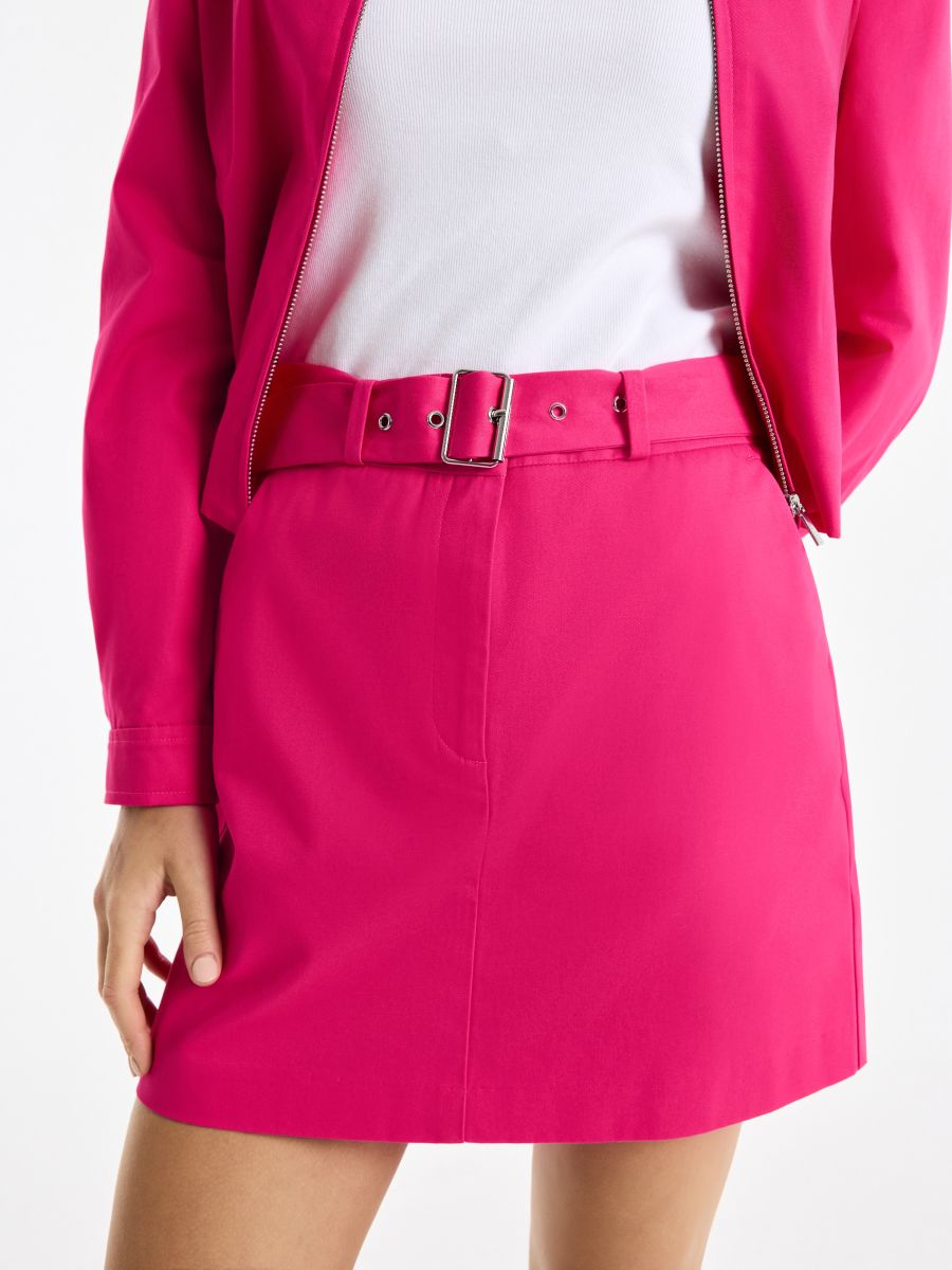 Spódnica mini z paskiem