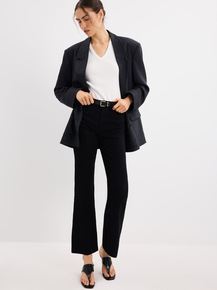 Jeansy bootcut z paskiem