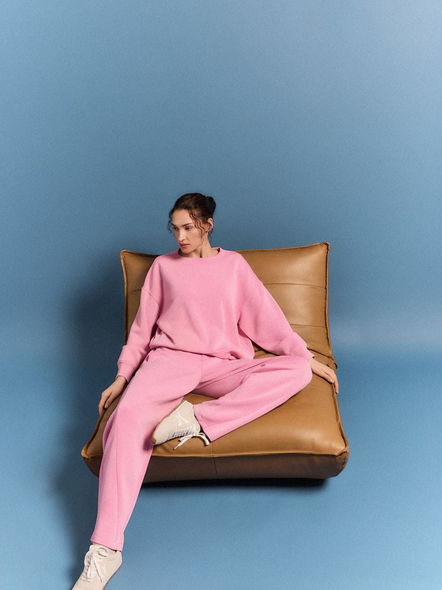 Granatowe spodnie dresowe z modalem