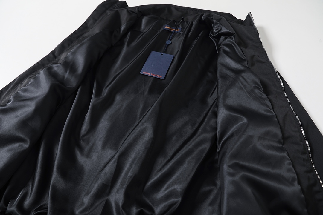 LV Clothing-263