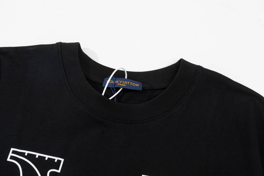 LV clothing-148