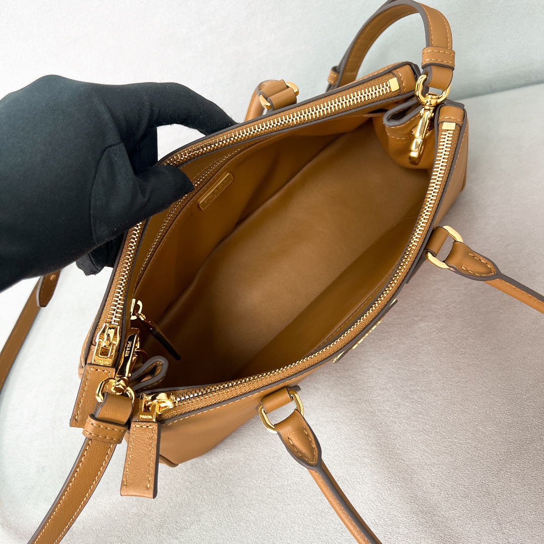 Prada bag-4
