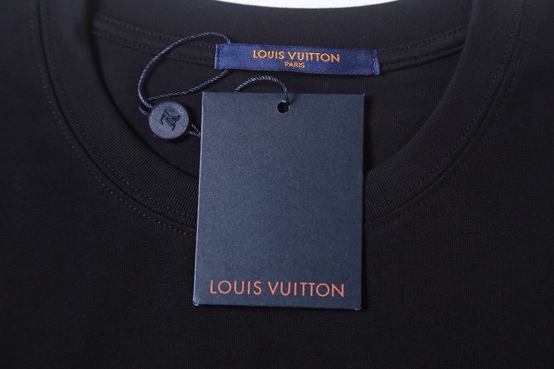 LV clothing-5