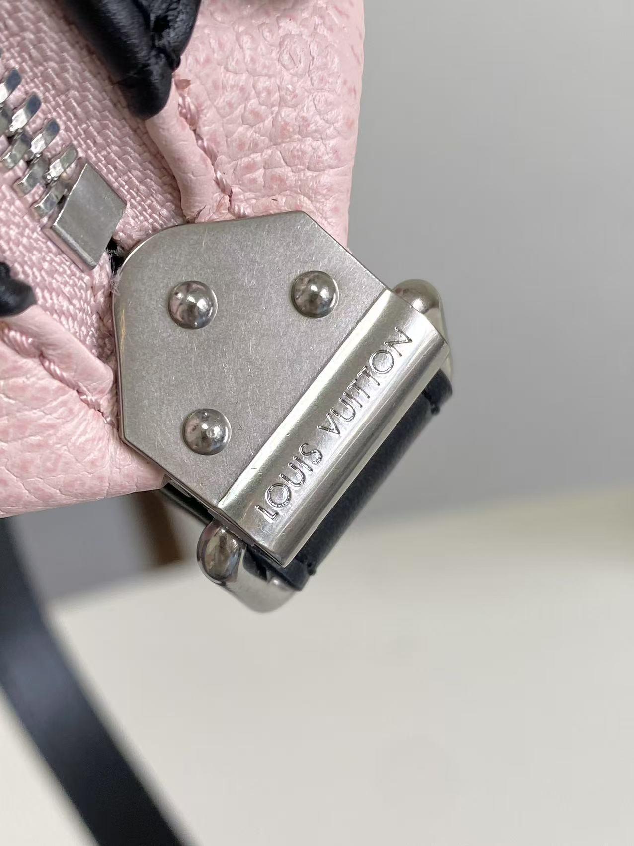 Louis Vuitton bag-198