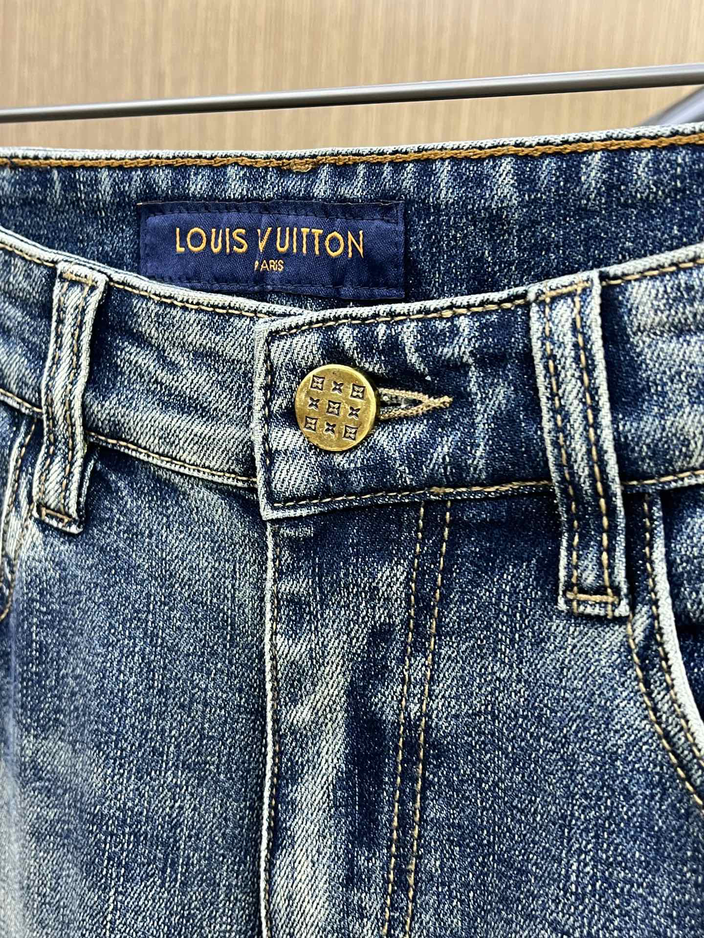LV clothing-26