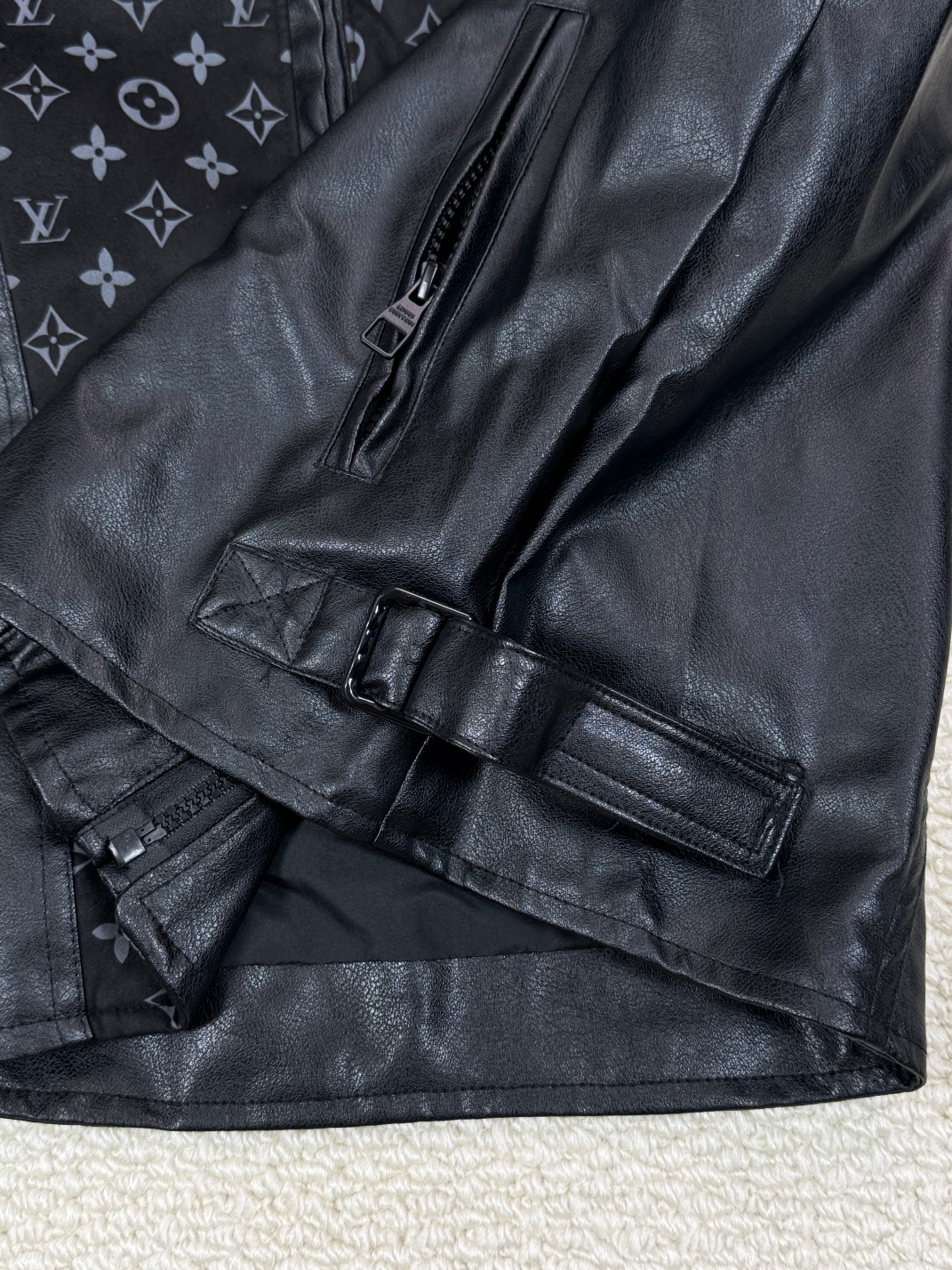 LV Clothing-342