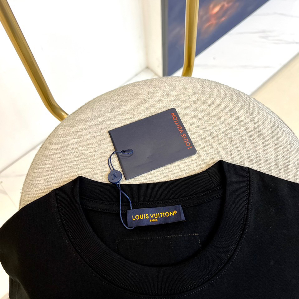 LV clothing-36