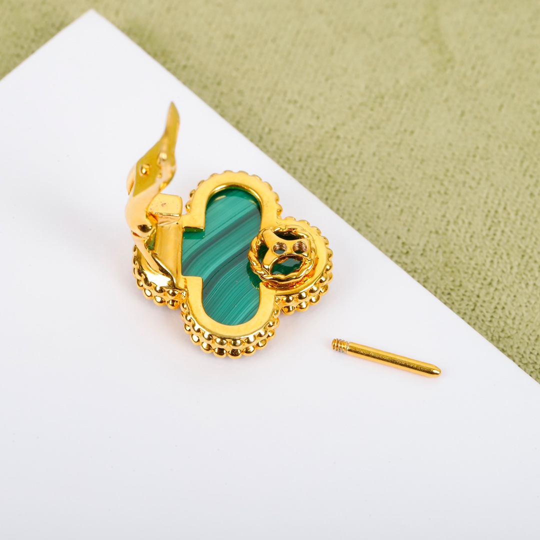 Van Cleef & Arpels earring-37