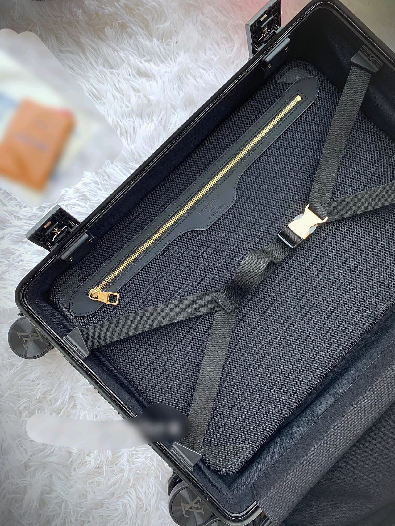 Gucci luggage-29