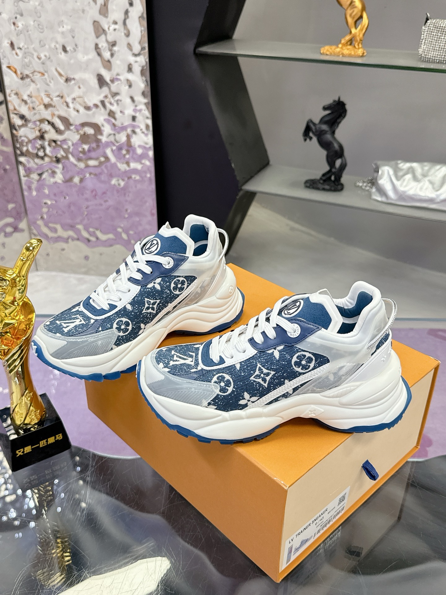 Lv Sneakers-205