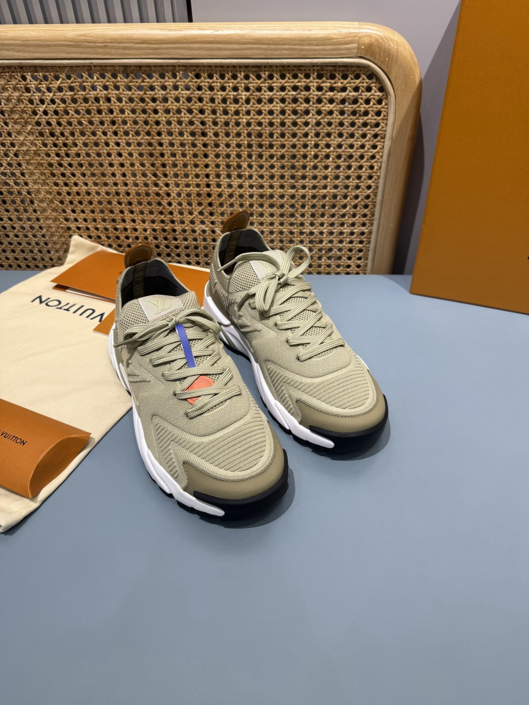 Lv Sneakers-189