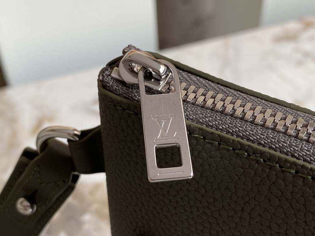 Louis Vuitton M69837 Mens Pouch LV Aerogram Cowhide Leather Gray