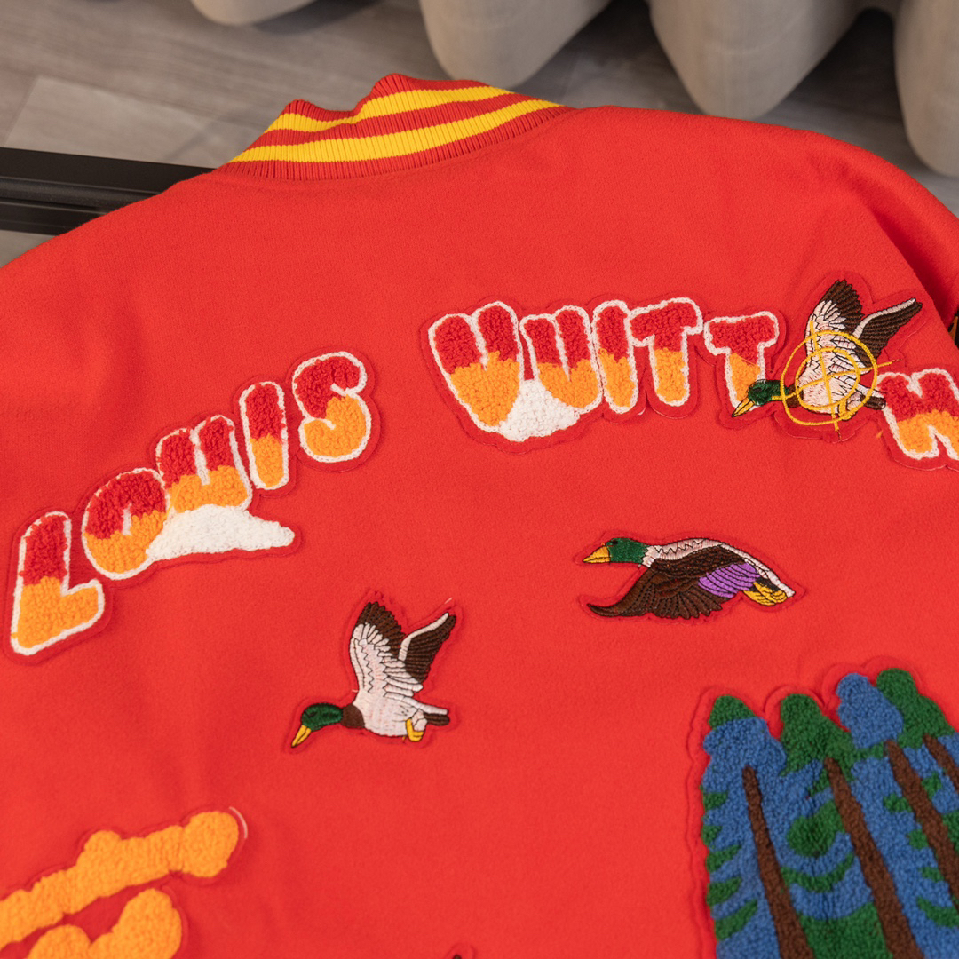 LV Clothing-312