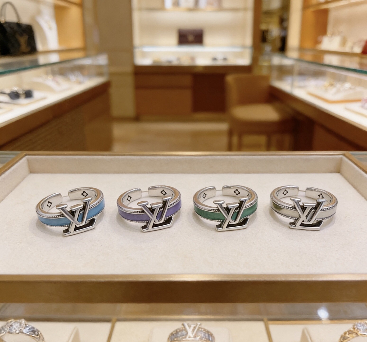 LV ring-7