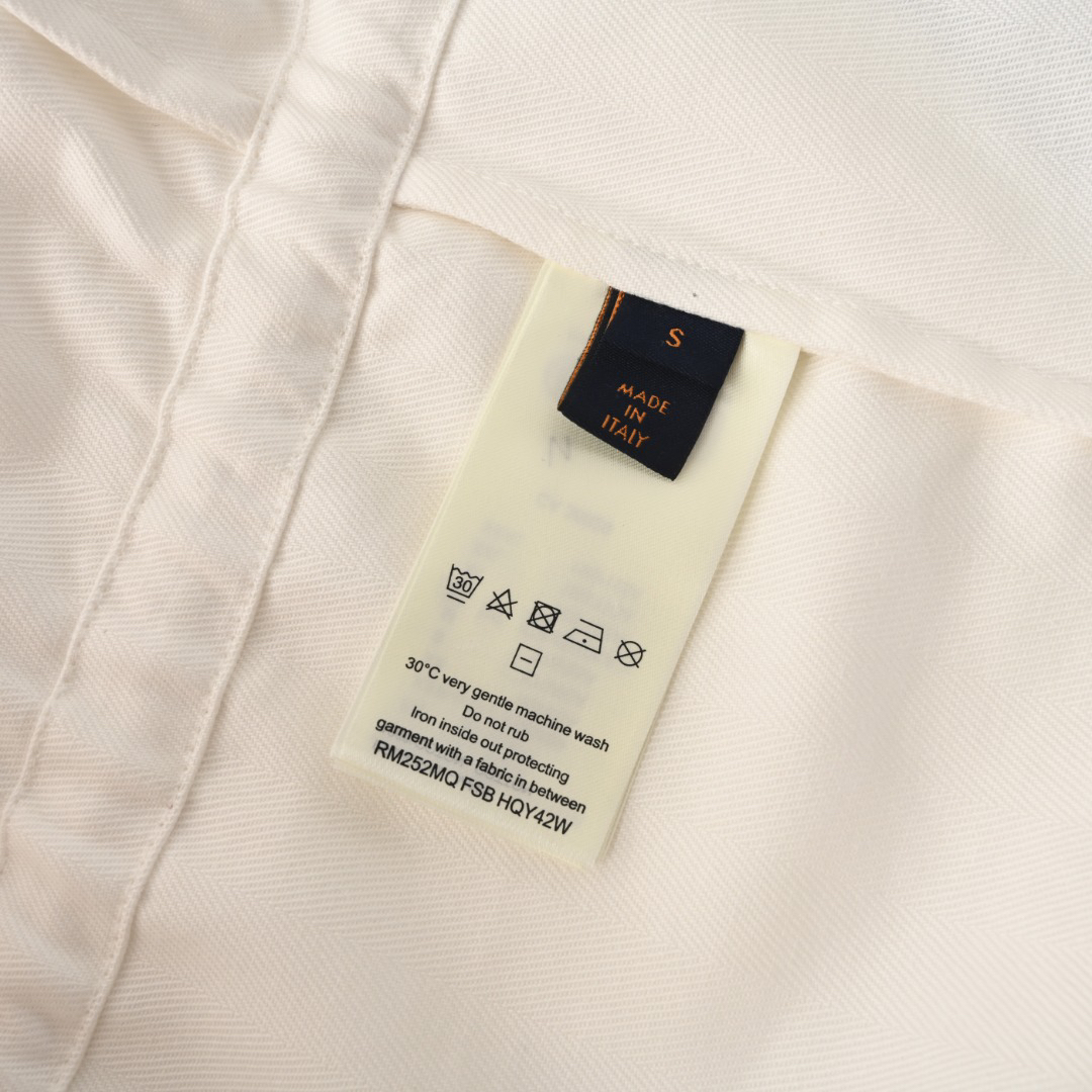 LV Clothing-299