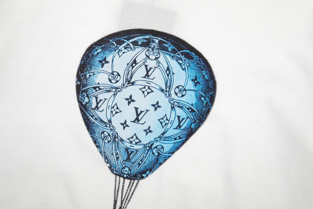 LV clothing-258