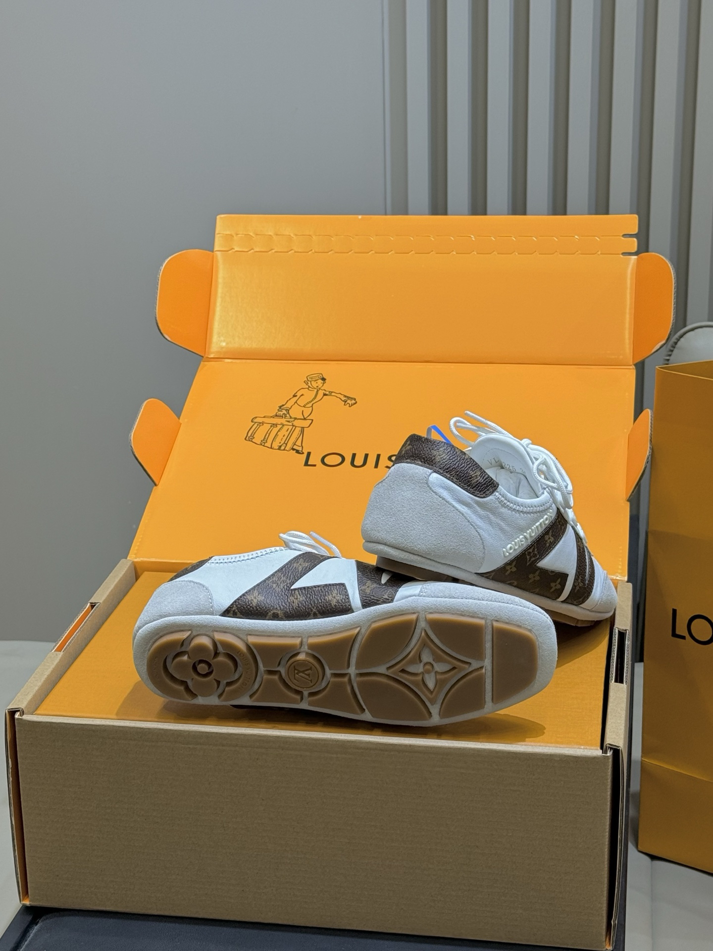 Lv Sneakers-226