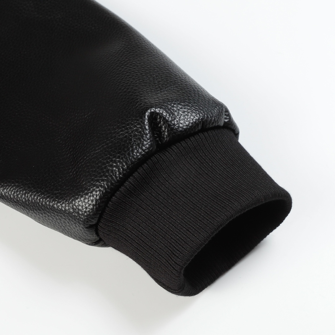 LV Clothing-274