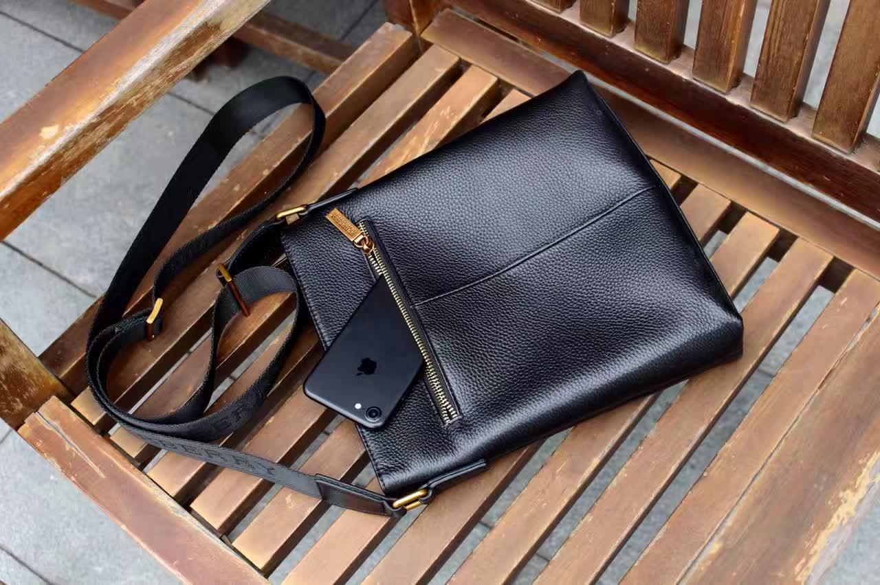 Burrberry 0243-3 Men Leather Messenger Bag Black